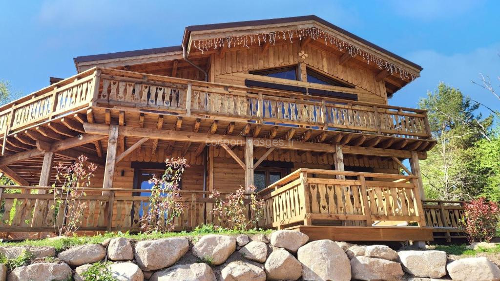 Photo de Gite panoramique et Spa de Liézey Les Jonquilles